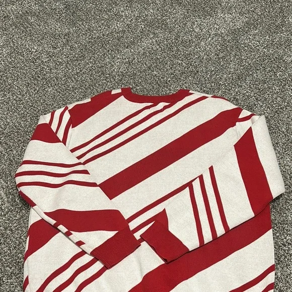 2023 Disney Parks Christmas Holiday Mickey Sweater  EUC - Picture 4 of 4